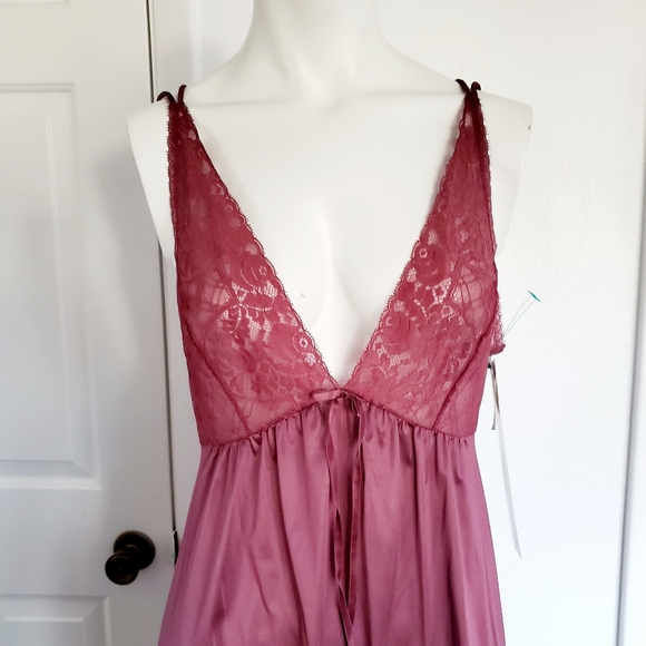 VASSARETTE maxi nightgown with sheer robe 32 - Picture 5 of 8